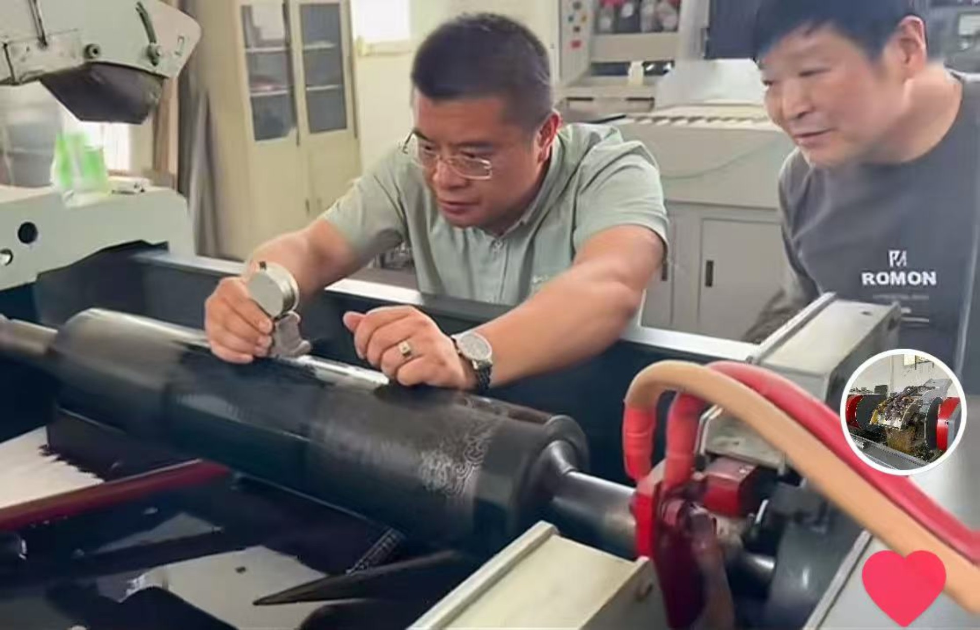 郑州艺峰科技专业研发生产金属压花辊环保蚀刻机