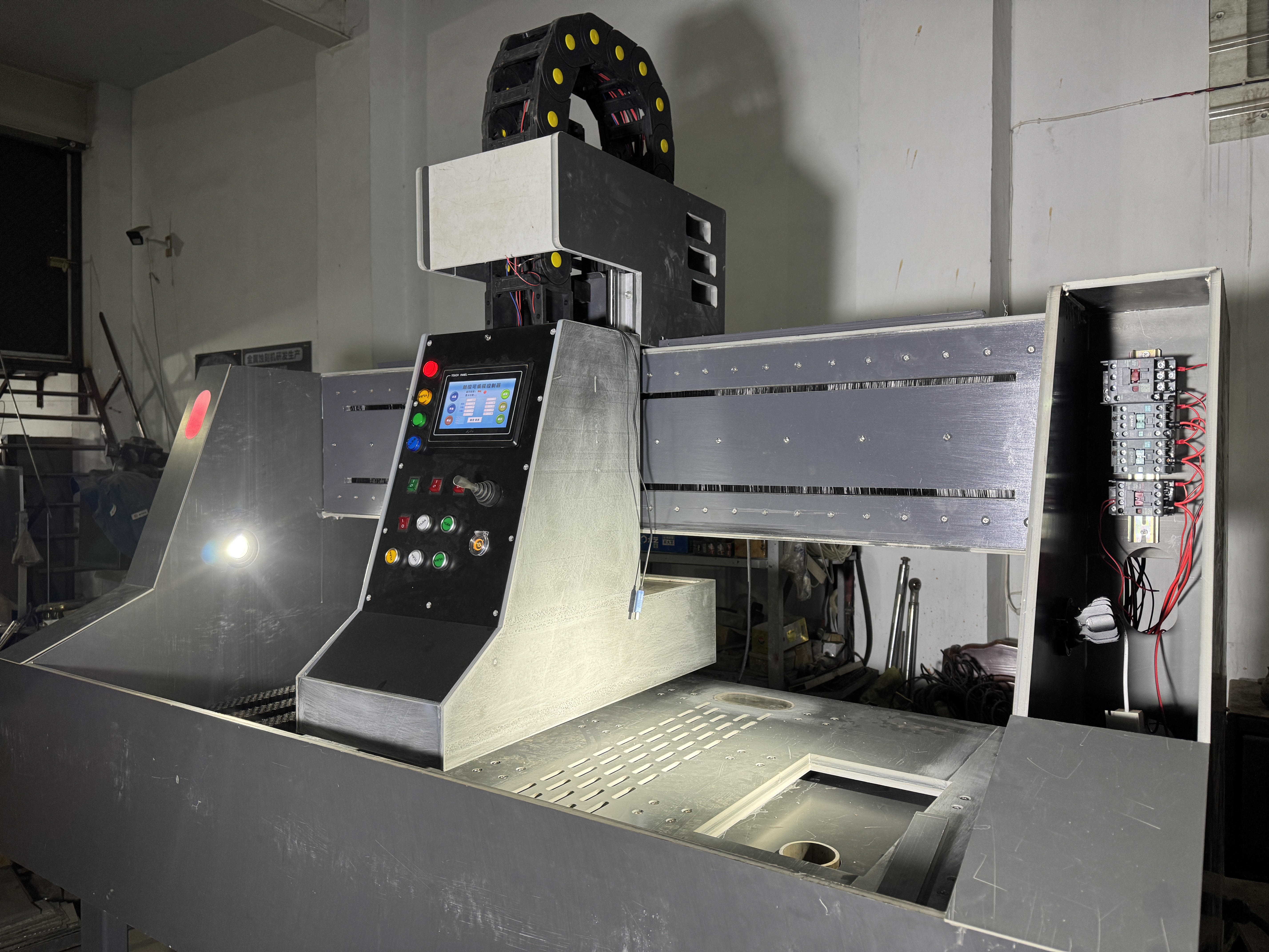 艺峰自主研发YF-1060平面数控环保蚀刻机(参数)